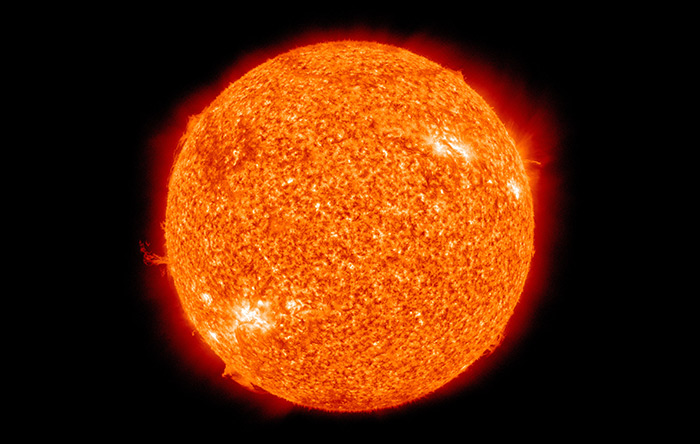 هسته‌ی ستاره‌ها نوعی رآکتور همجوشی هسته‌ای برای ساخت عناصر سنگین است.