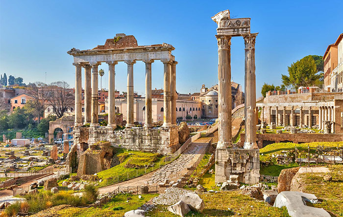 تمدن‌های باستانی هم متناسب با فصل، روزها را کوتاه و بلند می‌کردند. مثلا مدت زمان یک ساعت رومی در زمستان 44 دقیقه و در تابستان 75 دقیقه بود.