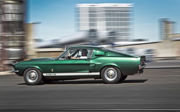 1967-Shelby-GT500-side-in-motion